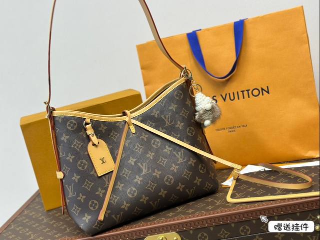 Lv Carryall 大爆款 买不到根本买不到！它真的太太太太好看了 不愧是断货王上身是真香而且它更适合日常的搭配风格有一种酷酷的赶脚 随性慵懒风，随手一搭都