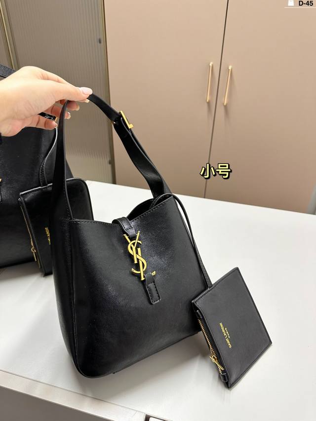 小 圣罗兰ysl 复刻版 Le5A7水桶包 实用又时髦是日常搭配率蛮高的单品 La~ D-45尺寸：27×25 20×19折叠盒