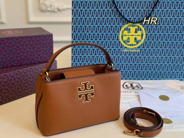 配盒 Size:20×13 Tb Tory Burch 汤丽伯琦新款手提包 光泽平整的表面 小巧精致的戴妃造型 一见经验 再见倾心