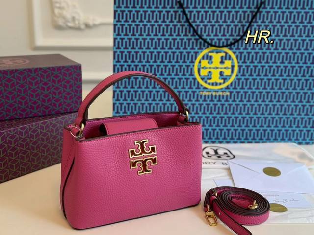 配盒 Size:20×13 Tb Tory Burch 汤丽伯琦新款手提包 光泽平整的表面 小巧精致的戴妃造型 一见经验 再见倾心