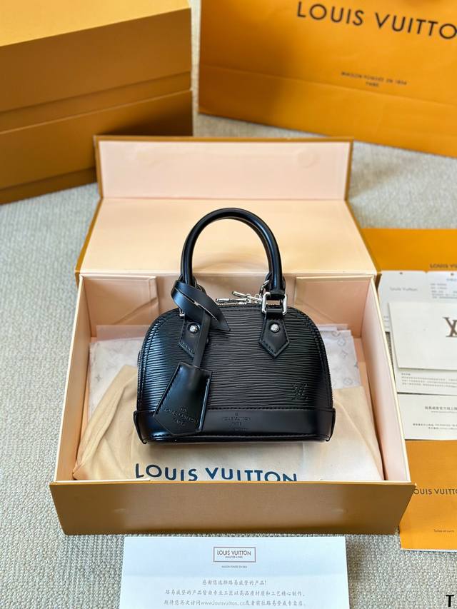 Lv Lv Alma Bb Mini 贝壳包 原版高品质 包包这款retiro 手袋以标志性的老花面料制成 经典永恒。优雅低调的外形设计和宽敞的包身更加入了实用