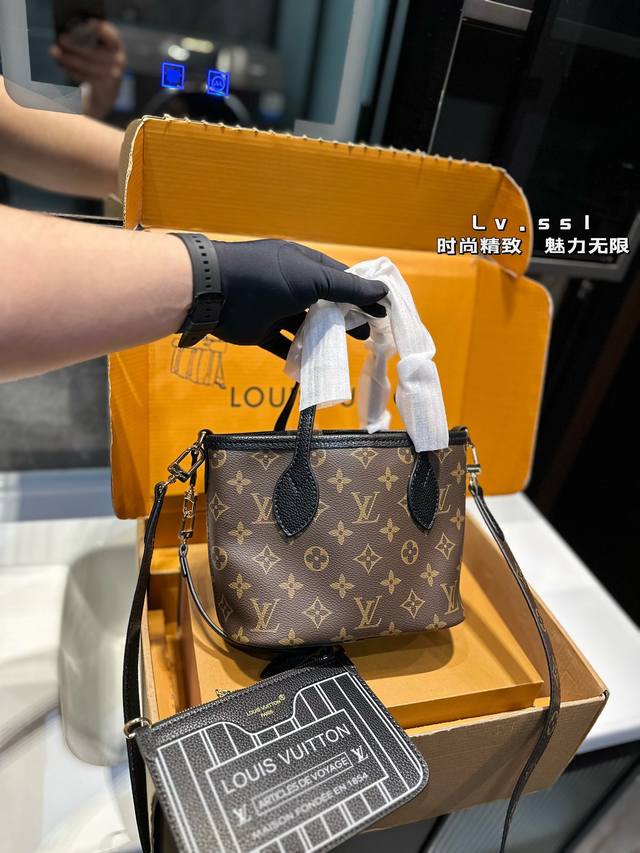 Lv中古托特包 手提单肩斜挎款 这款包真的很简单 越看越好看 容量非常感人 轻松装纳日常随身物品 这只包真的要安利大家 简直是搭配神器 尺寸：20