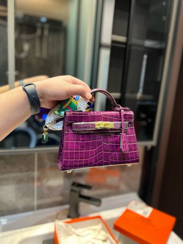 礼盒包装 Hermès Kelly二代 原版漆面鳄鱼纹 牛皮品质 耐磨 Mini凯莉二代爱马仕凯莉手掌纹 小红书上热推款 海外红人时尚博主种草的凯莉二代来啦！正