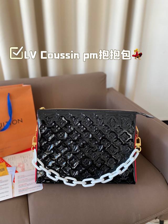 全套包装 Lv Coussin Pm抱抱包 超级经典系列 洋溢着青春气息 轻松玩转不同场合 尺寸34*26