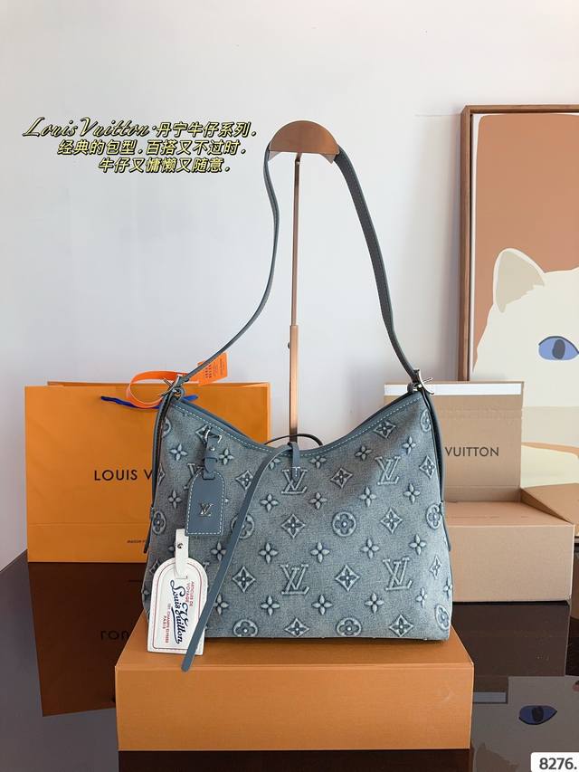 配礼盒. Lv 丹宁牛仔carryall 新款通勤包颜值实用 Carryall V7月新款，可斜挎、单肩。容量保证，敞口磁铁吸内扣取放平板小电脑非常方便，设计比