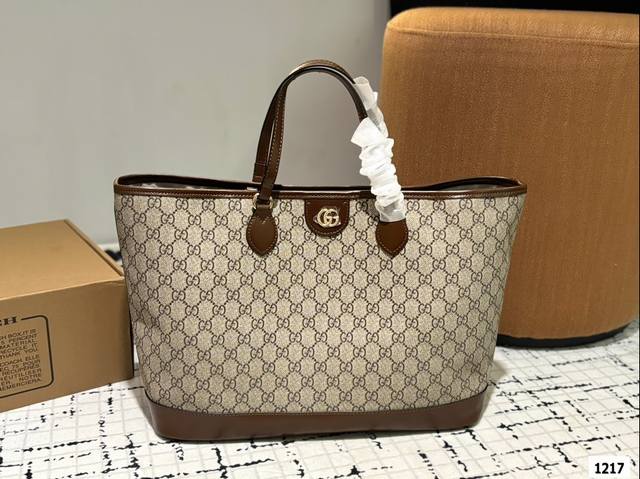 酷奇购物袋 Gucci 新品 Tote 菜篮子 购物袋手提托特斜挎单肩多用 定制面料logo五金原版一比一品质 炒鸡百搭实用的一款 喜欢的美妞赶快入手吧 店主推