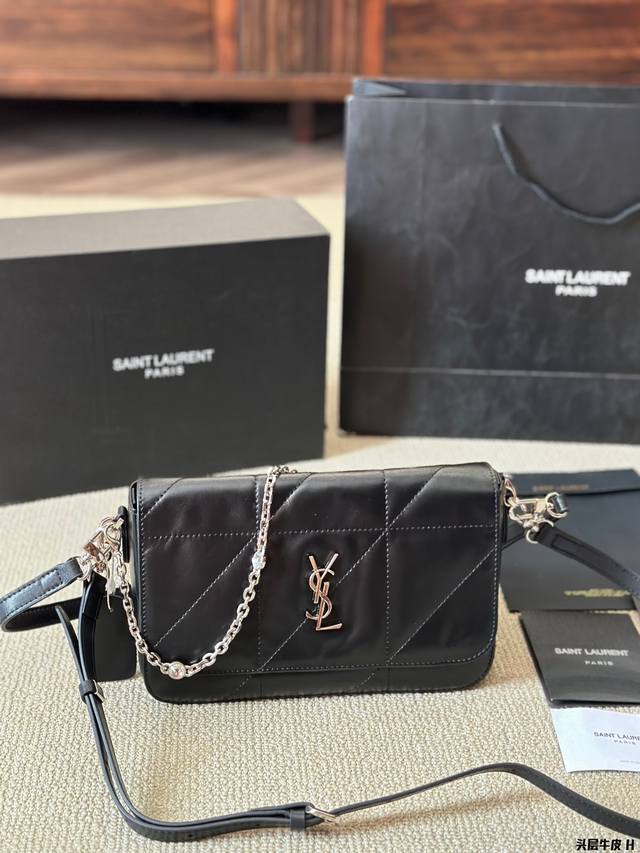 顶级原单 头层皮 Ysl 信封包 慵懒随性又好背 上身满满的惊喜 高级慵懒又随性 彻底心动的一只 Size：23 16Cm