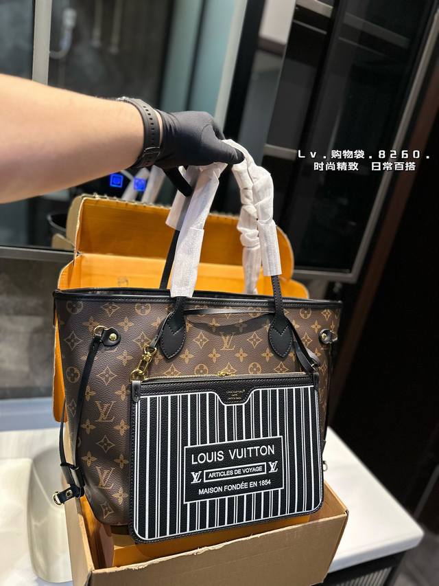 Lv 新款 Nf 原单 Neverfull 购物袋！入门级的款式哦！绝对的终身款！此物经典不言而喻！街拍和实用都是非常nb的选择！大家拿到后可以感受下，皮质颗粒