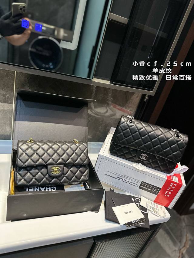 Chanel 香奈儿cf 包 超火爆时尚单品 高版本 做工精细 进口五金 让你无论是夏天还是冬天都能背上它出门 是不是性价比超级高 随便凹造型都是美美哒的街拍