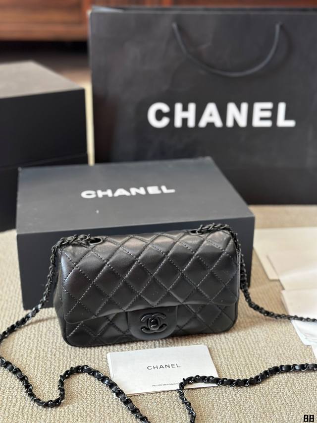 Chanel 枪色方胖子 慵懒随性又好背 上身满满的惊喜 高级慵懒又随性 彻底心动的一只 Size：16Cm