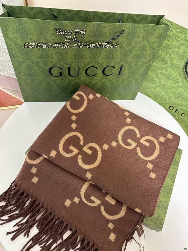 配盒 +5 Gucci 古驰 围巾 这款围巾适用于秋冬提亮肤色上身效果气场非常强大，手感柔软，成色有质感，匠心之作。