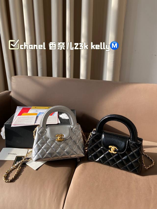 配盒 Size：20*12Cm 小香家chanel 香奈儿23K Kelly 最美的23K，太好看了想要马上滴滴sa的冲动 毛呢新包真的超香哦！