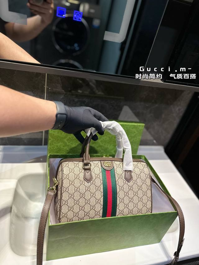 女神包包分享 手提枕头包 Gucci枕头包 波斯顿桶包 超级百搭的手提包，手提肩背斜挎 超级实用，系运动与时装皆可 尺寸