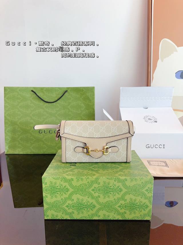 配礼盒 Gucci 古驰 1955 Mini斜挎包woc单肩 手机包 百搭款 酷奇 美到无法无天的款式 今年简直引领时尚最in元素 上身超级好看 尺寸：18*5