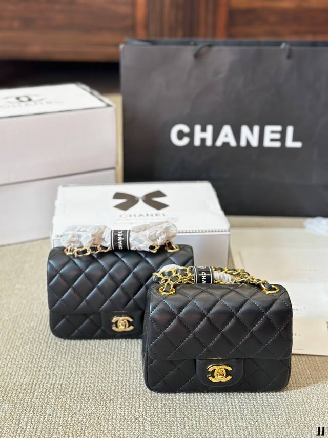 小羊皮 经典方胖子 Size：18Cm Chanel 经典羊皮方胖子包 原单 小羊皮 皮质超细腻 斜挎 单肩都可 全套礼盒包装