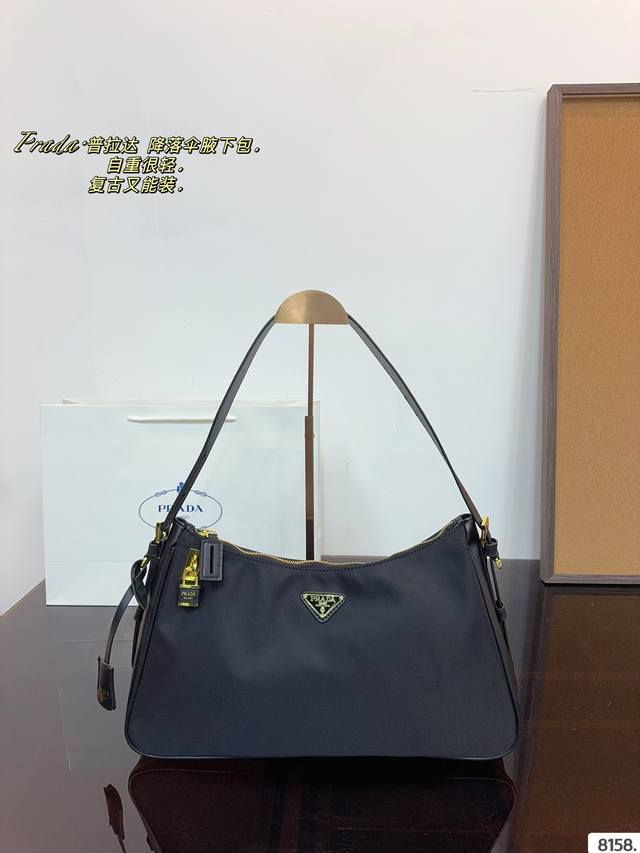 普拉达 Prada 24Ss 托特包. 大容量 日常通勤必备 时尚达人必备单品之一 实物绝对惊艳到你尺寸：38*12*20Cm