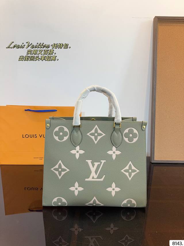 Lv 爆款购物袋 丛林系列 购物袋 Mini Onthego 购物或周末出游 拎起 Onthego 手袋即刻出发 Lv 新款 购物袋大花新料拼色 每一面都有不同