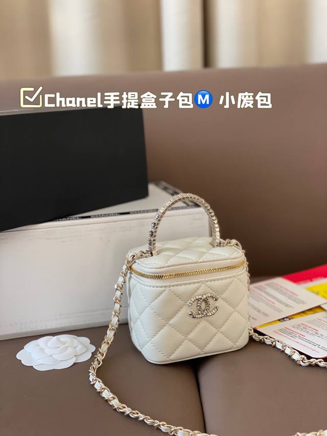 全套包装 Chanel新款手提盒子包 太可爱了 Chanel新款小废包 太可爱了 钻扣设计高级感满满 尺寸 11*10