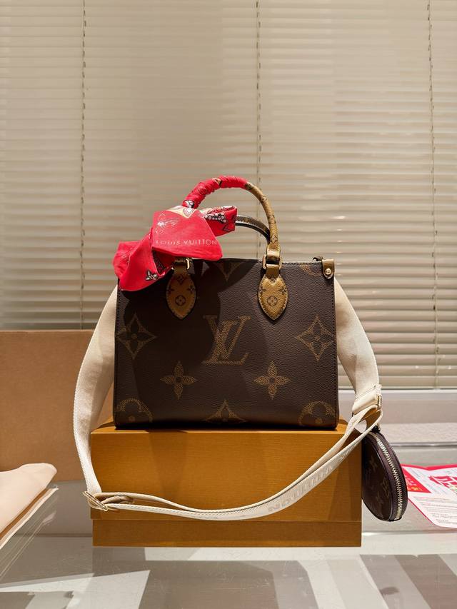 Lv Onthego 原单 折叠礼盒 原单品质 Lv A B面原料 Onthego妈咪袋 性价比之王这是一款超赞的包型，灵感来自于恶搞lv的街头品牌，曾经的曾经