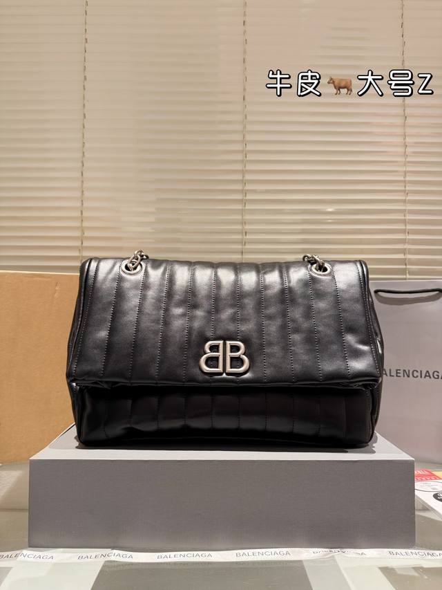 原单头层皮 Blcg新品 Monaco衍缝系列 黑银配色翻盖包包 Blcg#链条包 新品，Monaco衍缝系列 黑银配色，翻盖链条包包 超软小牛皮包，手感细腻