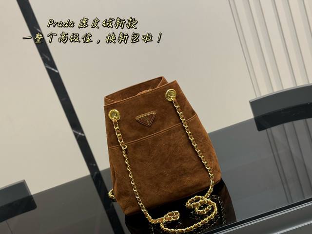 配盒 Size：25.25Cm 普拉达 Hobo中古链条包 多了一份随意和简单， 完全的时尚百搭！