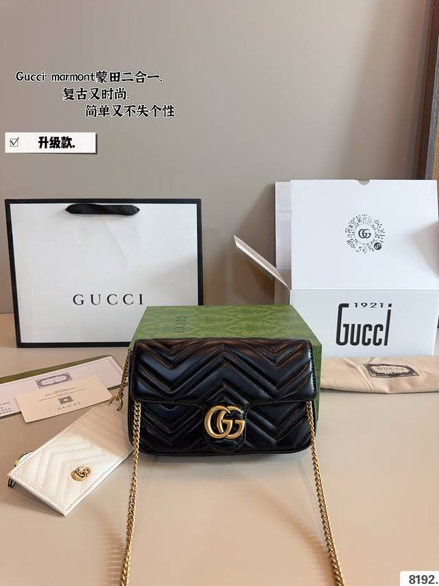 配礼盒. 酷奇 Gucci Marmont二合一包 时髦拿捏住啦 不显老气好好搭啊 而且貌美气质加成好高的呀～ 爱死了这份从容优雅：尺寸：21*4*12Cm