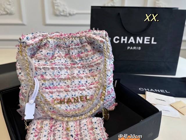 中号 折叠盒 Size：30×30 Chanel香奈儿新款金币毛呢垃圾袋 软乎乎毛茸茸 简直无法拒绝 一下就温柔起来了 手感棒 还能取暖 随性、气质、慵懒又个性