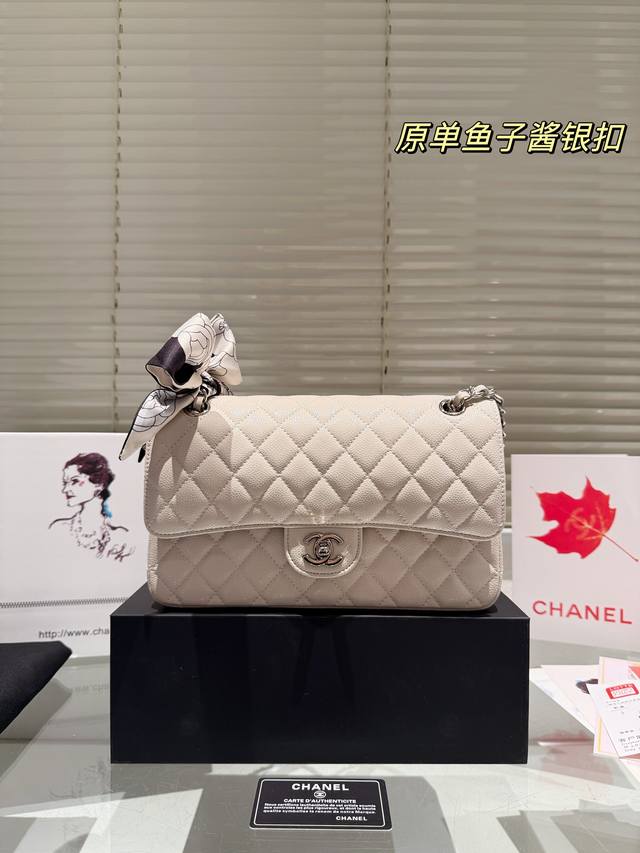 配全套包装 Size：25*16Cm 香奈儿chanel Cf我们一直很用心在做 秒杀其他市面上的货 鱼子酱牛皮 很舒服的一种！ 不管您是谁 稳稳hold住哦