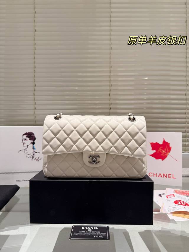 配全套包装 Size：25*16Cm 香奈儿chanel Cf我们一直很用心在做 秒杀其他市面上的货 鱼子酱牛皮 很舒服的一种！ 不管您是谁 稳稳hold住哦