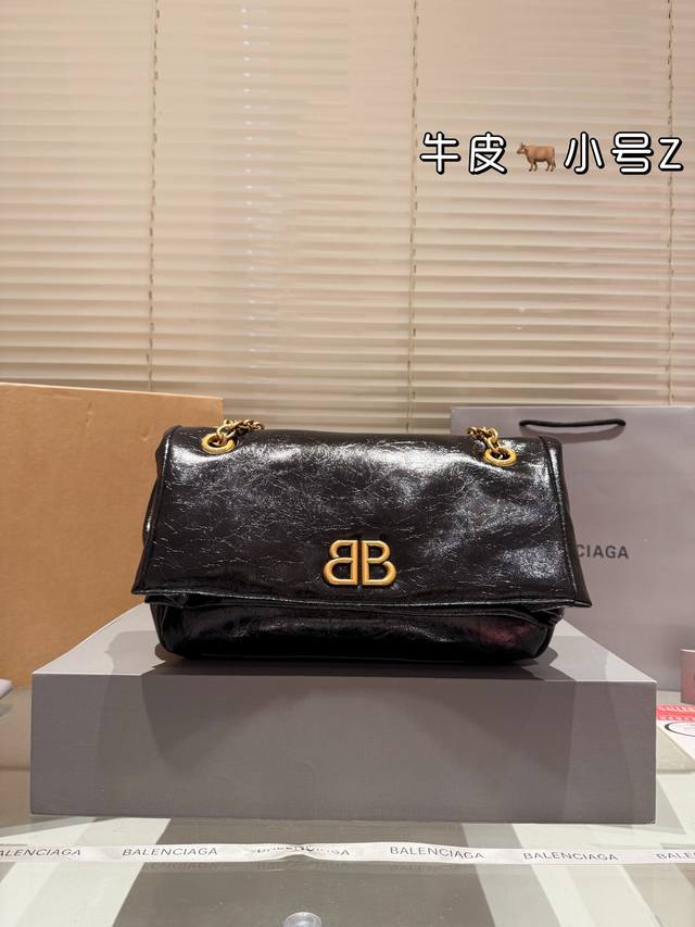 顶级原单 纯牛皮 Blcg新品 Monaco黑银配色翻盖包包 Blcg#链条包 新品，Monaco 黑银配色，翻盖链条包包 超软小牛皮包，手感细腻 柔嫩，有羊皮