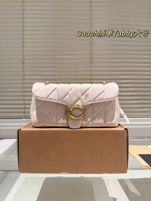 原版品质 大号26.14 配礼盒 蔻驰酒神新品 Quilted Tabby 链条版 Tabby 这你能忍住？？ 满满的小细节