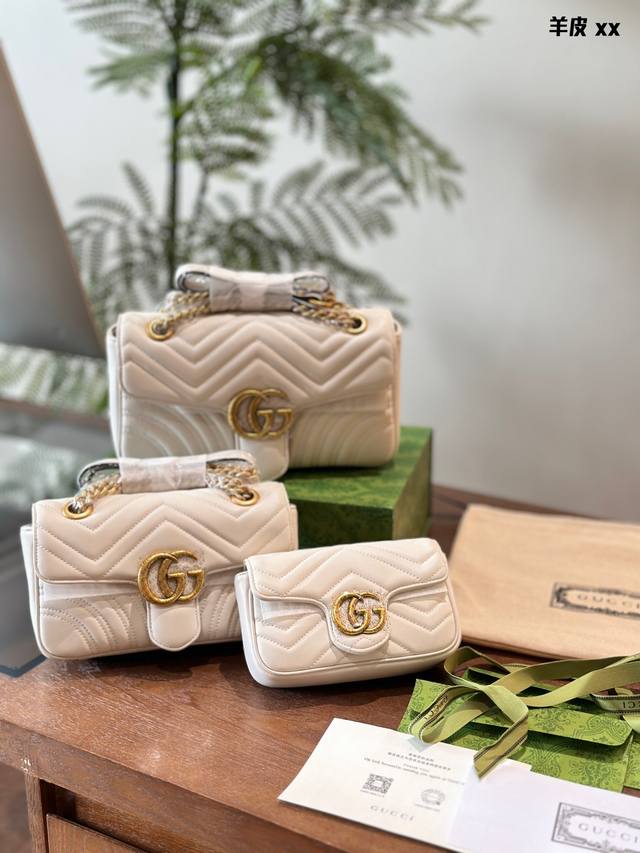 Gucci Marmont 经典&百搭 Gucci马蒙链条包经典尺寸: 22Cm 26Cm 经典金扣双glogo复古做旧五金波浪纹衔缝牛皮采用的是小牛皮不仅有光