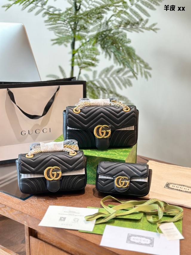 Gucci Marmont 经典&百搭 Gucci马蒙链条包经典尺寸: 22Cm 26Cm 经典金扣双glogo复古做旧五金波浪纹衔缝牛皮采用的是小牛皮不仅有光