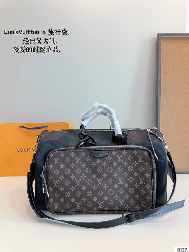 Lv 旅行包 超酷中lv Keepall联名款旅行袋 Lvkeepall 出差旅行最常用的一只包 这是超酷的一只包 可以做健身包，也可做旅行袋 容量超级感人非常