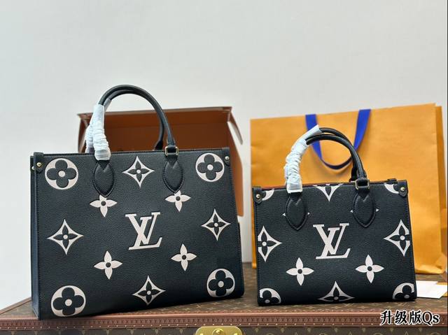 Lv本款onthego中号手袋释放monogram Empreinte压纹皮革的娴雅意味，可为当季造型注入盎然春意。充裕容量满足都市出行或商务所需，顶部手柄和长