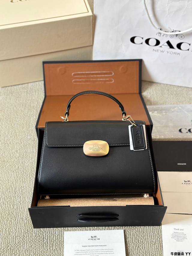 牛皮版本 Coach 新品 Eliza 系列手提包 Coach新品来咯 全新系列eliza 系列链条包 员8 适合日常出行和旅游出行使用 方便的链条可以斜挎或者