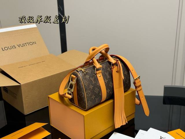 配全套包装 尺寸：25*14Cm Lv Keepall 枕头包 真的是小可爱！ 贼适合的keepall25！ 男盆友的战包 搜索 Lv Keepall25