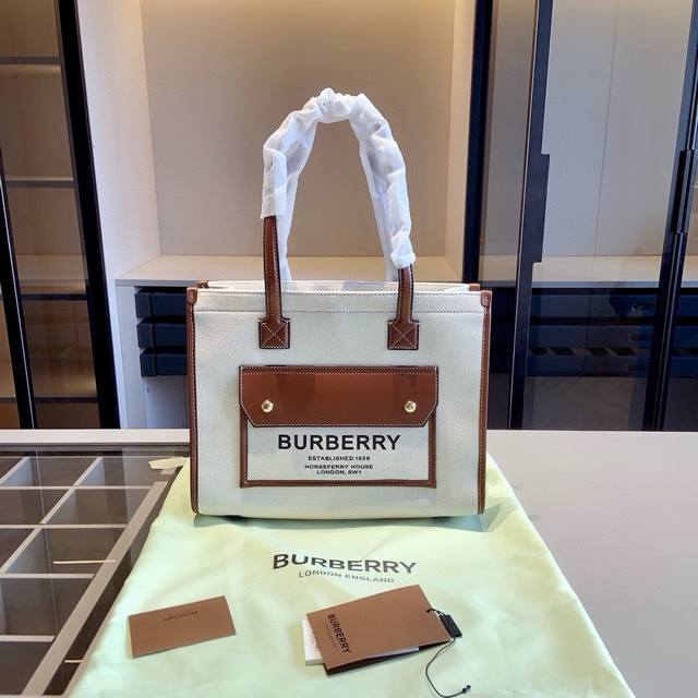 新品推荐 升级版burberry巴宝莉专柜新款托特包～手提包原版帆布拼头层牛皮～走到哪都是回头率采用原版五金！绝对不要和便宜货比哦！超大容量！各大明星走秀爆款外