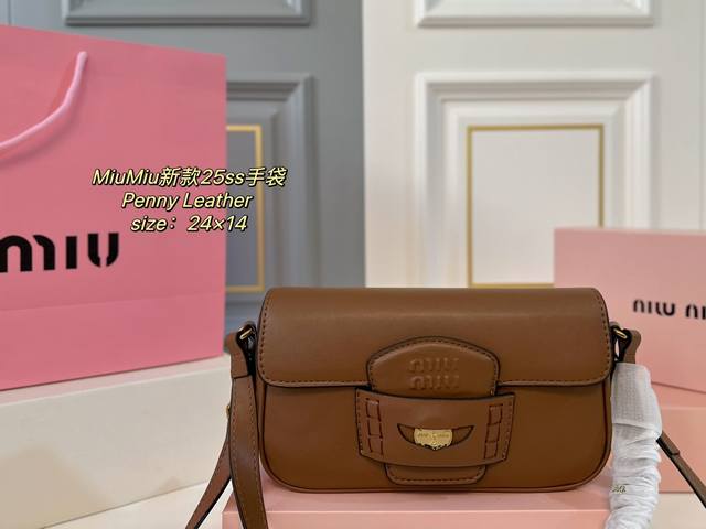 折叠盒 Size：24×14 Miumiu缪缪新款25Ss Penny Leather Bag手袋 硬币隐藏磁性吸扣，既好看又能固定包包 宽敞的隔层和副拉链口袋