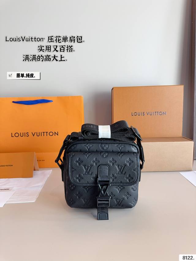 配礼盒. Lv 新款 马鞍包.男生必入超经典测评 又是一期louis Vuitton男包推荐真的很精彩 很多男包除了男生喜欢 今天推荐的这只outdoor系列的