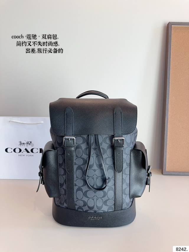 蔻驰coach Track双肩包 O热辣新品来袭。采用进口面料匆，高清五金logo标志更是彰显奢华品牌的身份。专用里内里让你放心存放随身物品，超顺滑拉链、油边超