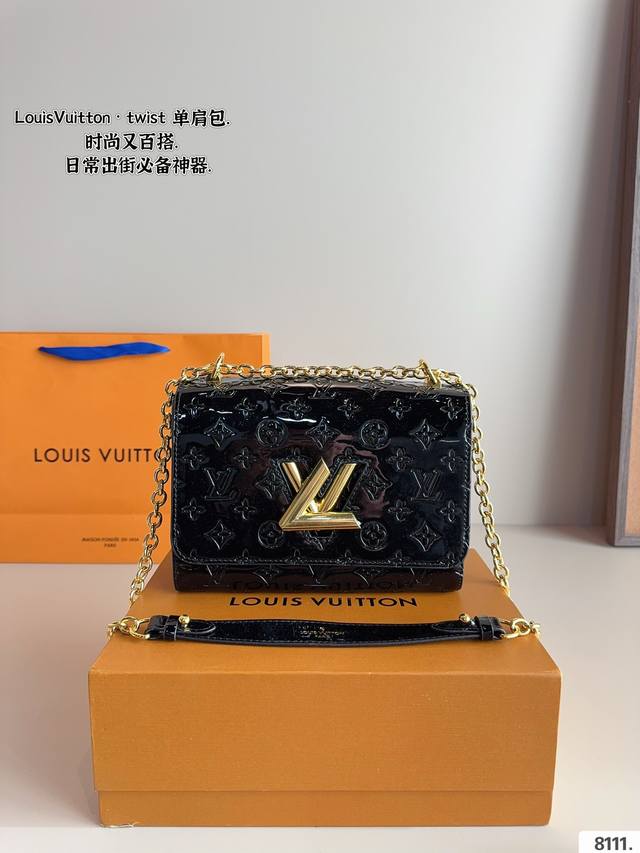 配礼盒. Lv Twist 秋冬限定单肩包 复古优雅 满满的高级感 大小适中 容量感人 休闲正装皆可轻松驾驭 尺寸：25*10*15Cm