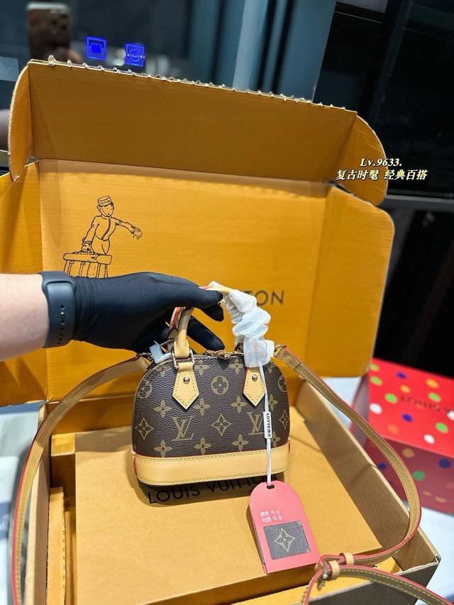 礼盒包装 Lv Iv Alma 贝壳包 原版高品质 包包这款 Retiro 手袋以标志性的老花面料制成 经典永恒。优雅低调的外形设计和宽敞的包身更加入了实用性。