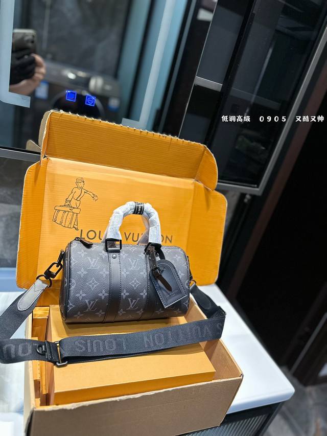 高端货 新款 “ Louis Vuitton”Lv枕头包 路易威登单肩包 M24432 Louis Vuitton Keepall 25 可拆卸可调节肩带拉链开