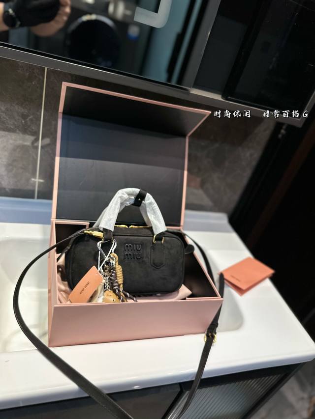 礼盒包装 Miumiu限定款相机包 简单又好看 Miumiu而且超级实用， #Miumiu新款包包 尺寸22.11Cm