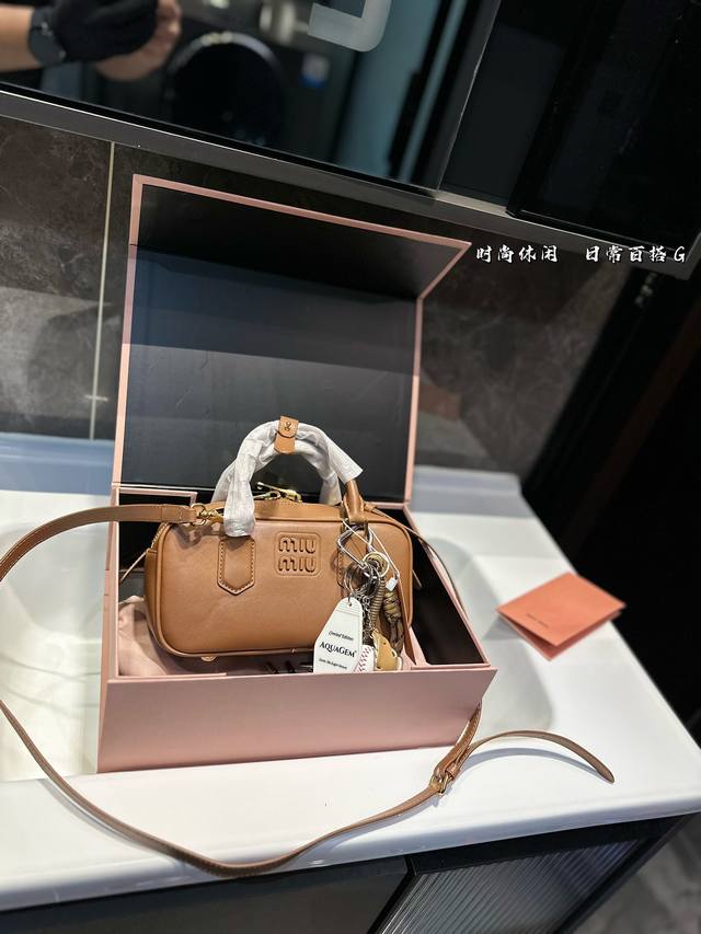 礼盒包装 Miumiu限定款相机包 简单又好看 Miumiu而且超级实用， #Miumiu新款包包 尺寸22.11Cm