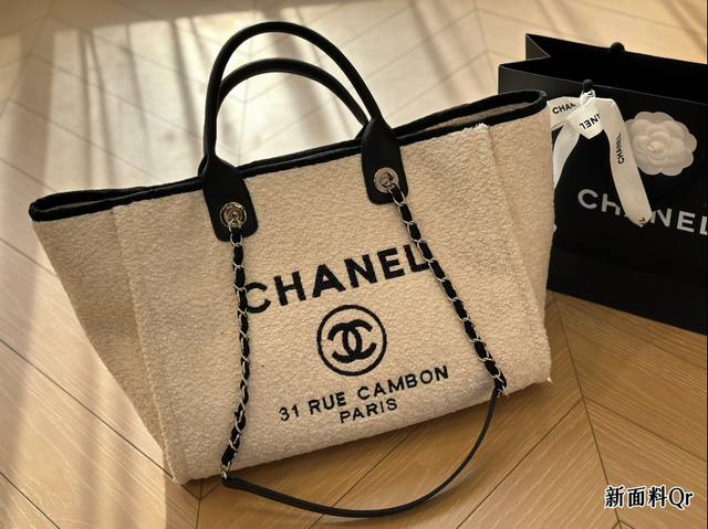 Chanel 购物袋沙滩包 新款沙滩购物袋托特包 尺寸36*28Cm 完美演绎秋冬季节搭配 当然其实她是属于四季的