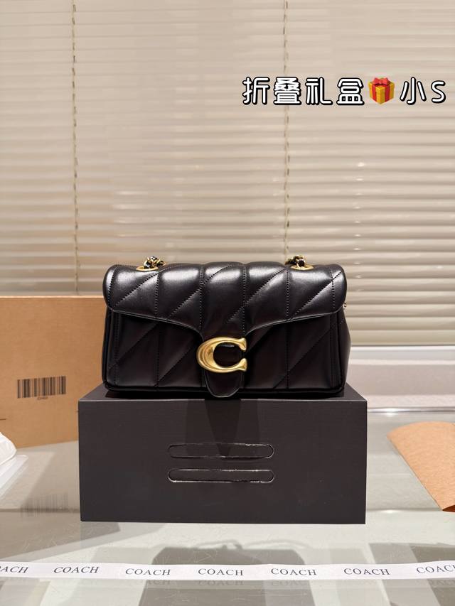 顶级原单 纯皮 小号 Coach All Black链条 。Otabby 系列新款 Coach 链条 ”。包包天花板来啦~ 暗黑系高级感拉满的全黑金属扣、金属链