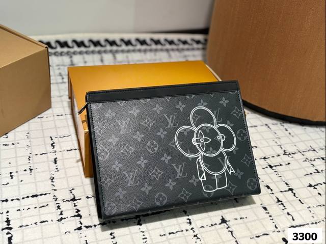 Lv路易威登经典 老花男士pochetteapollo手袋手拿包 Louisvuitton 路易威登棋盘格手袋 Pochette Voyage洗漱包 手拿包 原