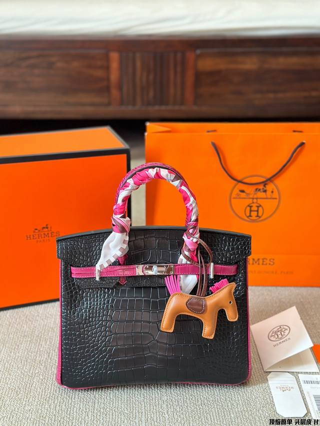 顶级原单 头层牛皮 Hermès 爱马仕 铂金包 高端质量 专柜最新款进口荔枝纹 明星同款 原版质量 ，Hermès每个女孩的必备品 尺寸：30Cm